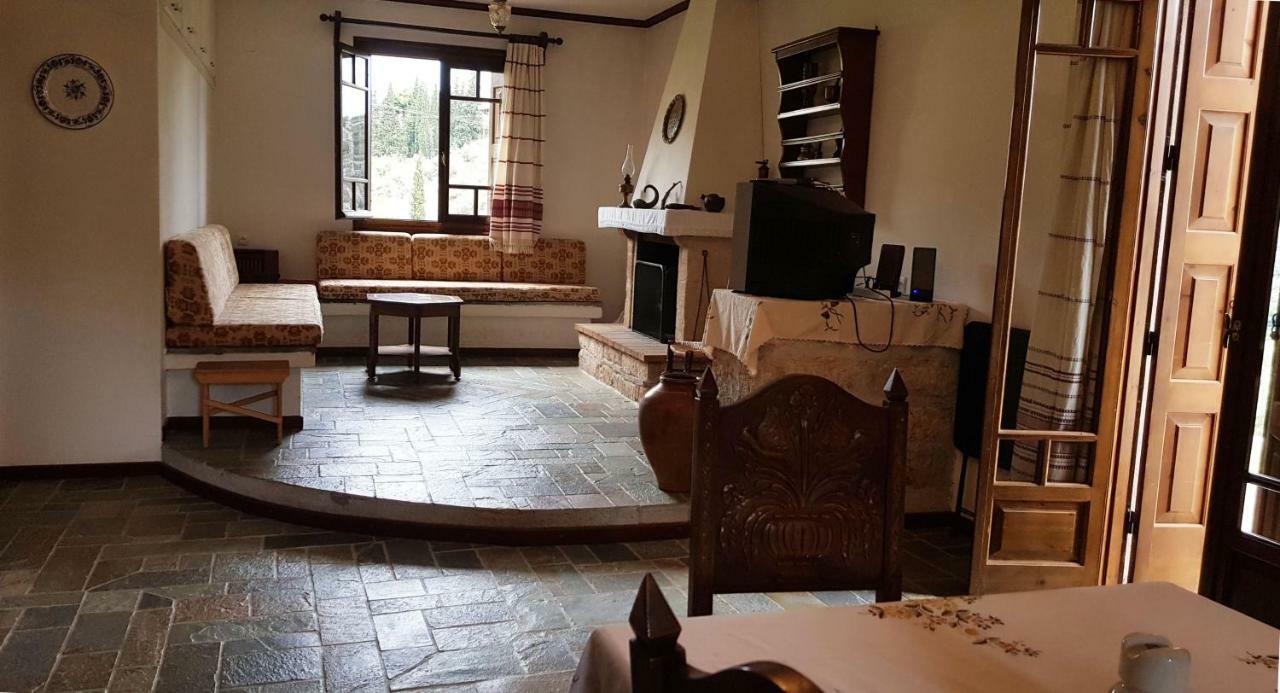 Ample Modern Country Home Nea Epidavros Extérieur photo